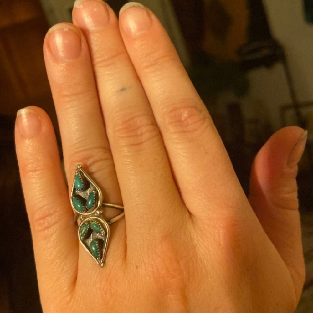 Very rare Zuni Nevada turquoise sterling silver ring. Size 6